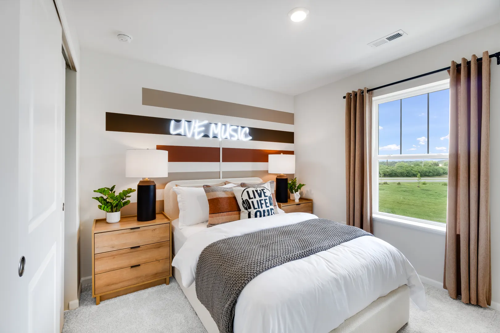 405 Red Oak Circle IL