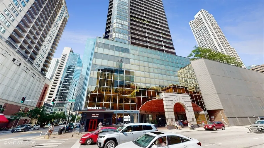 10 E Ontario Street 4301 IL