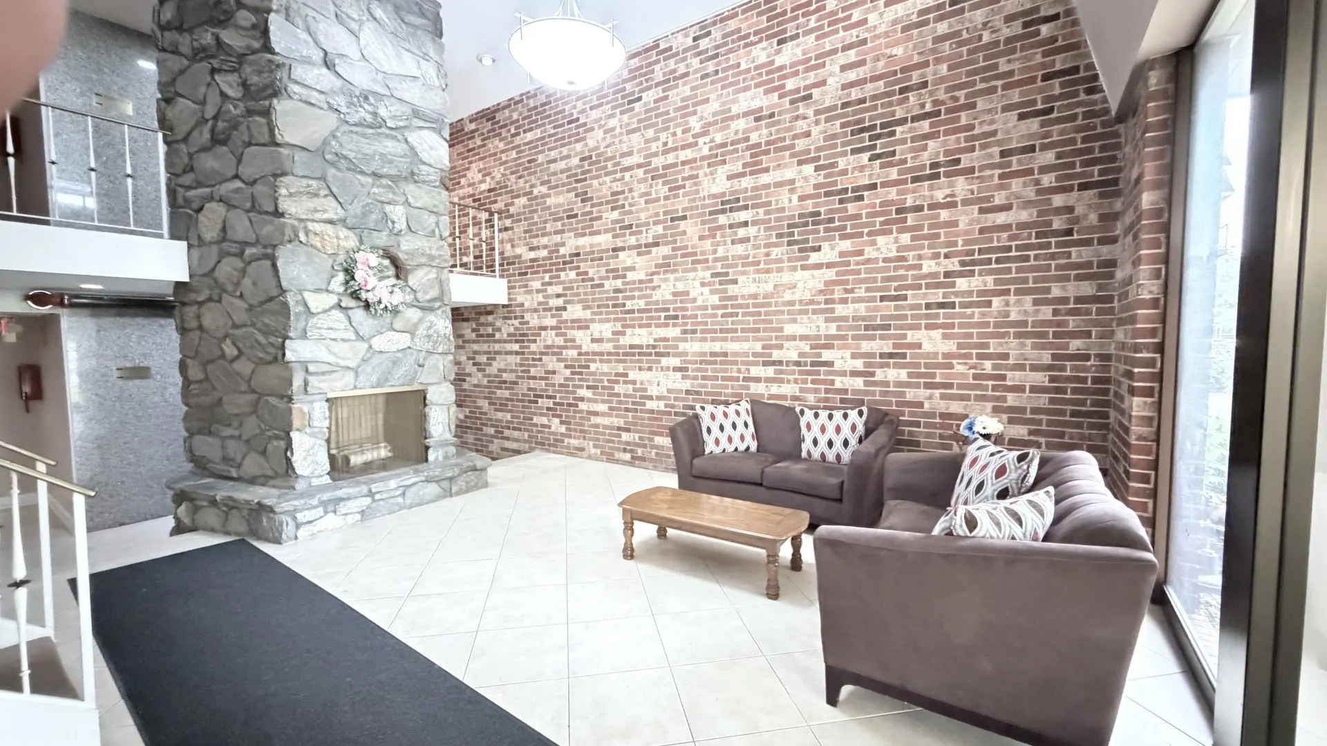 850 S Lorraine Road 1C IL