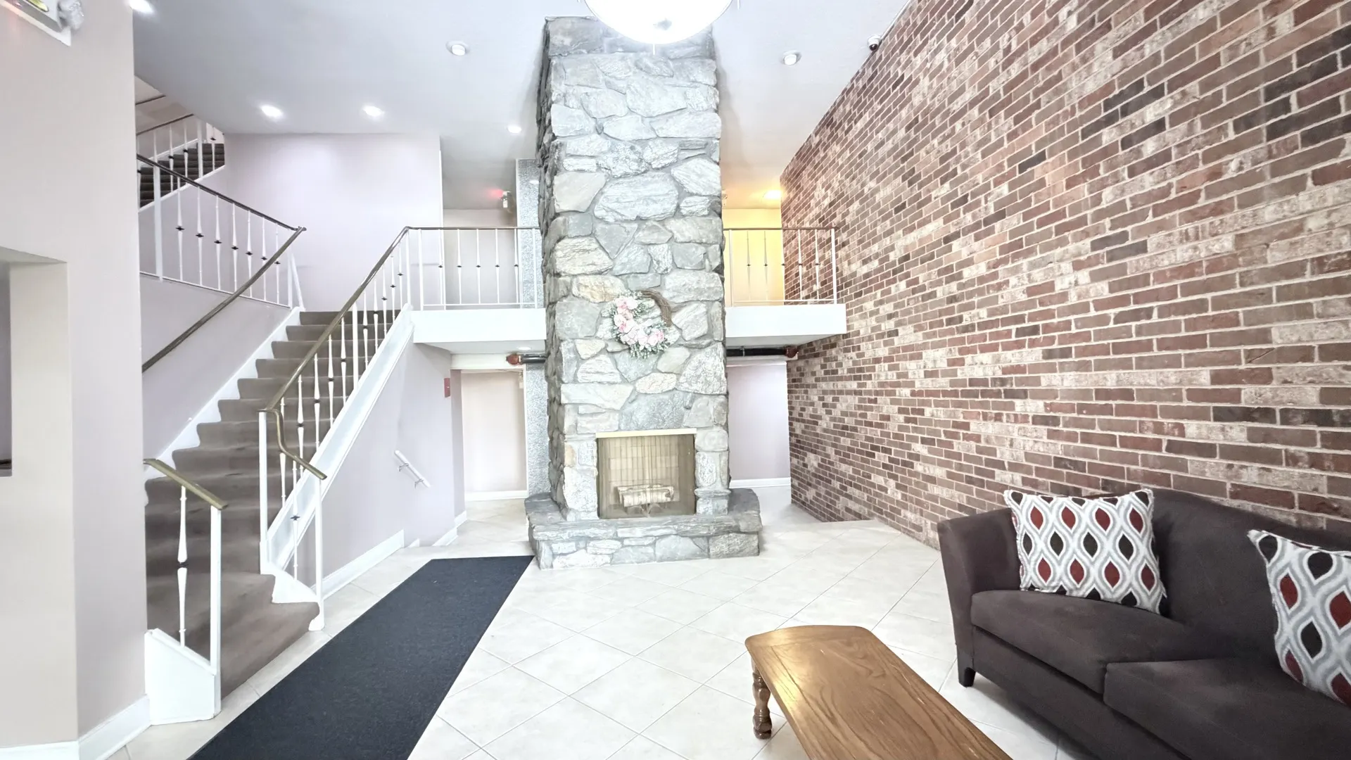 850 S Lorraine Road 1C IL