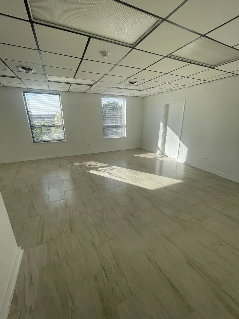 1329 W Irving Park Road 201 IL