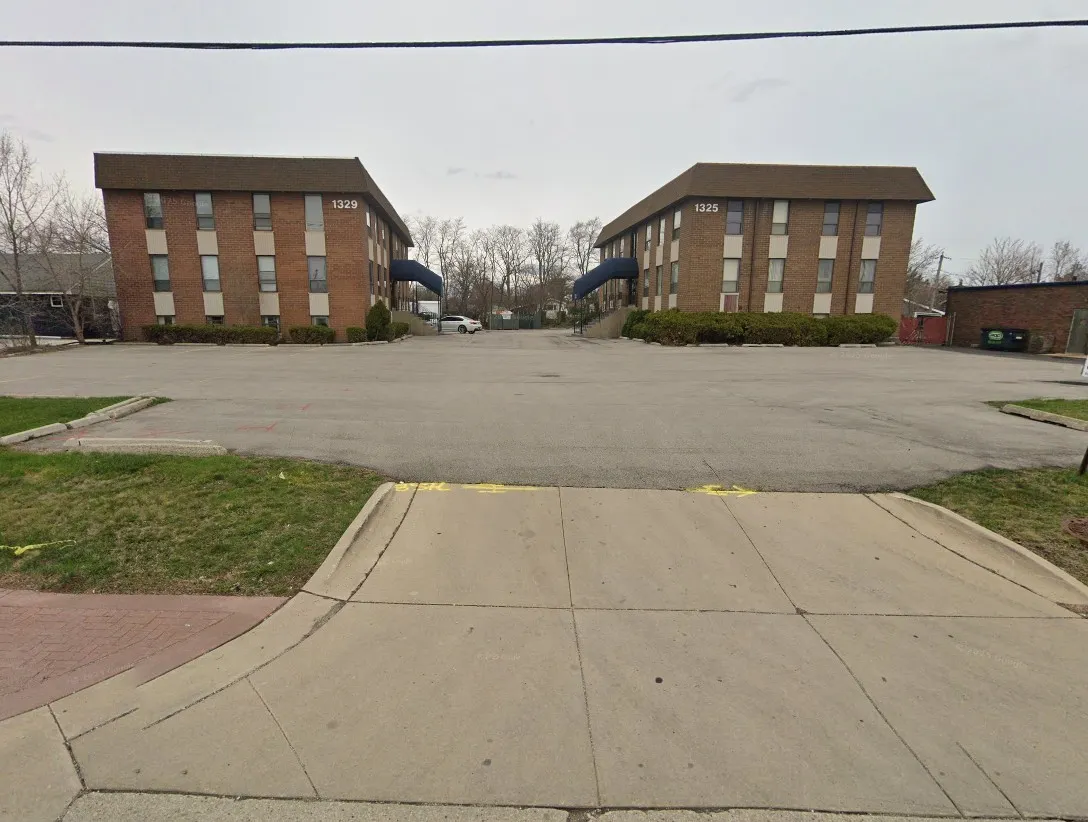 1329 W Irving Park Road 201 IL
