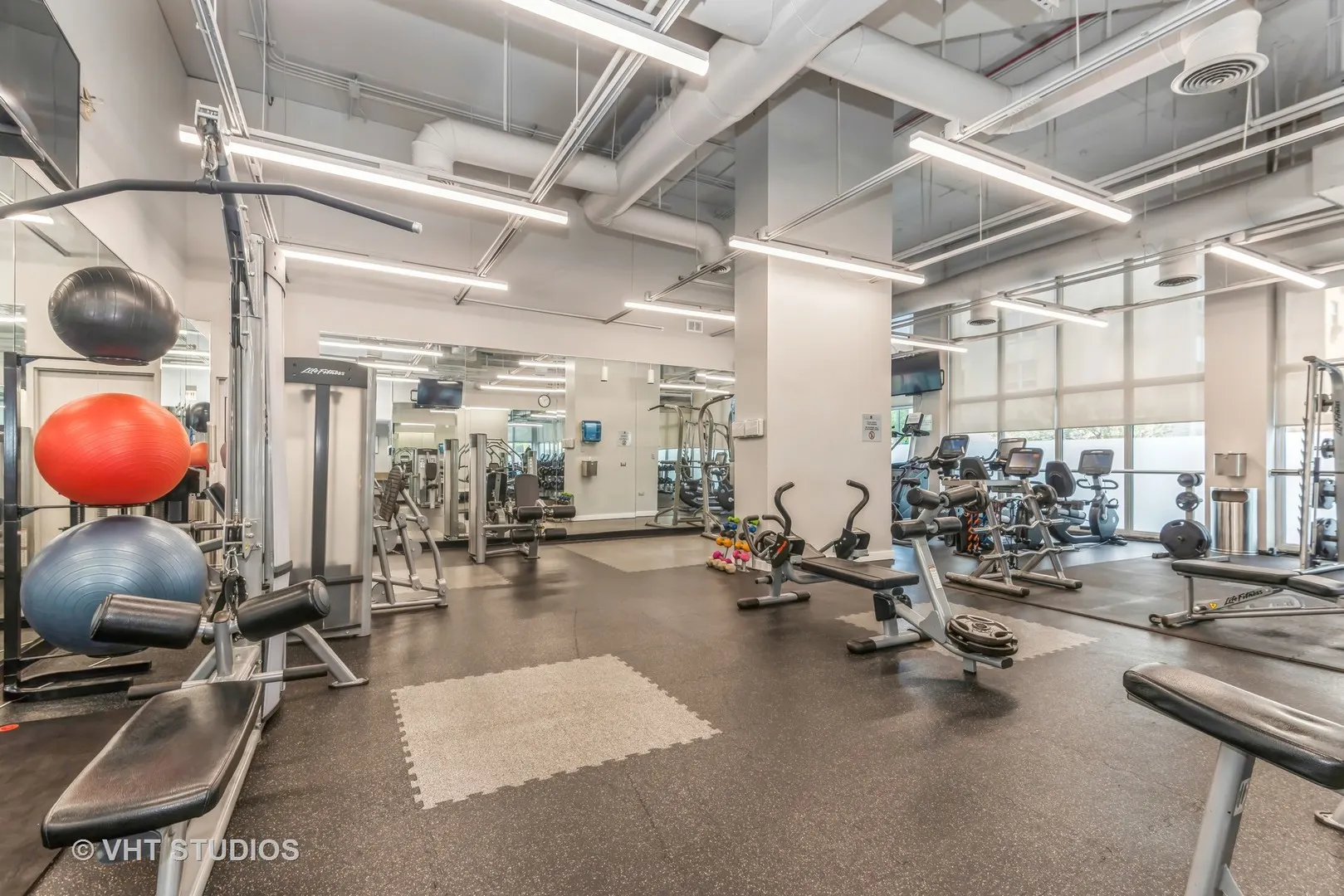 655 W IRVING PARK Road 1010 IL