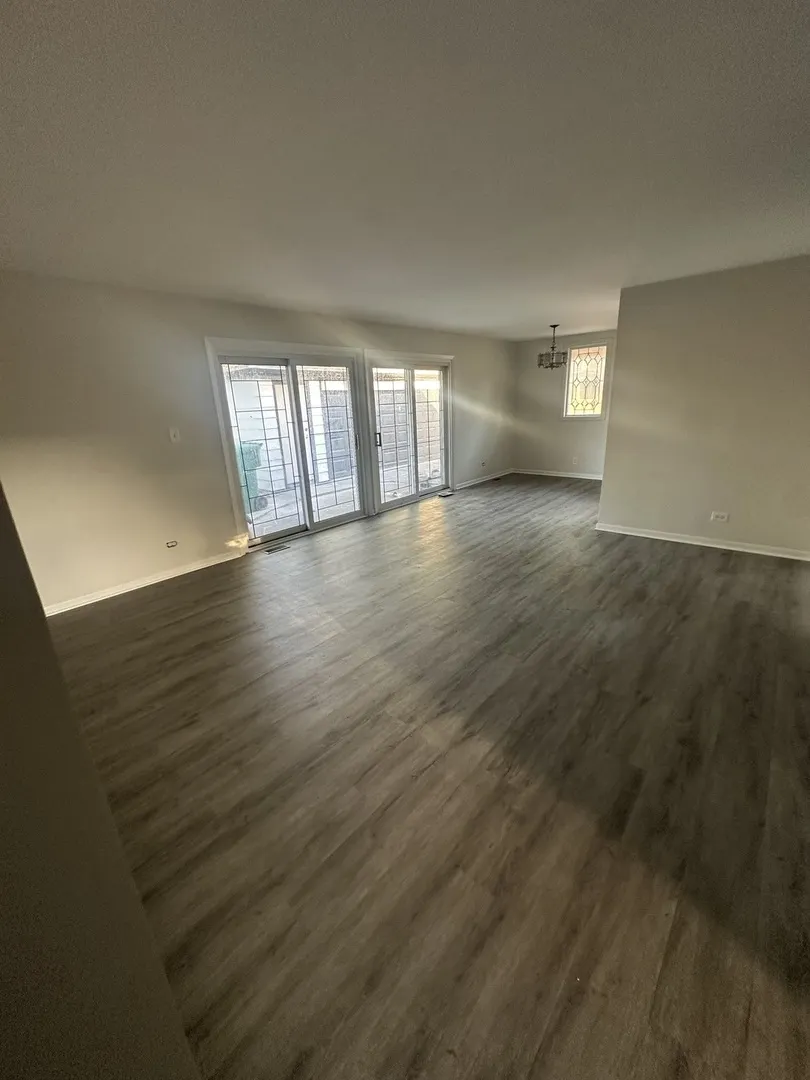 595 W Elk Grove Boulevard IL