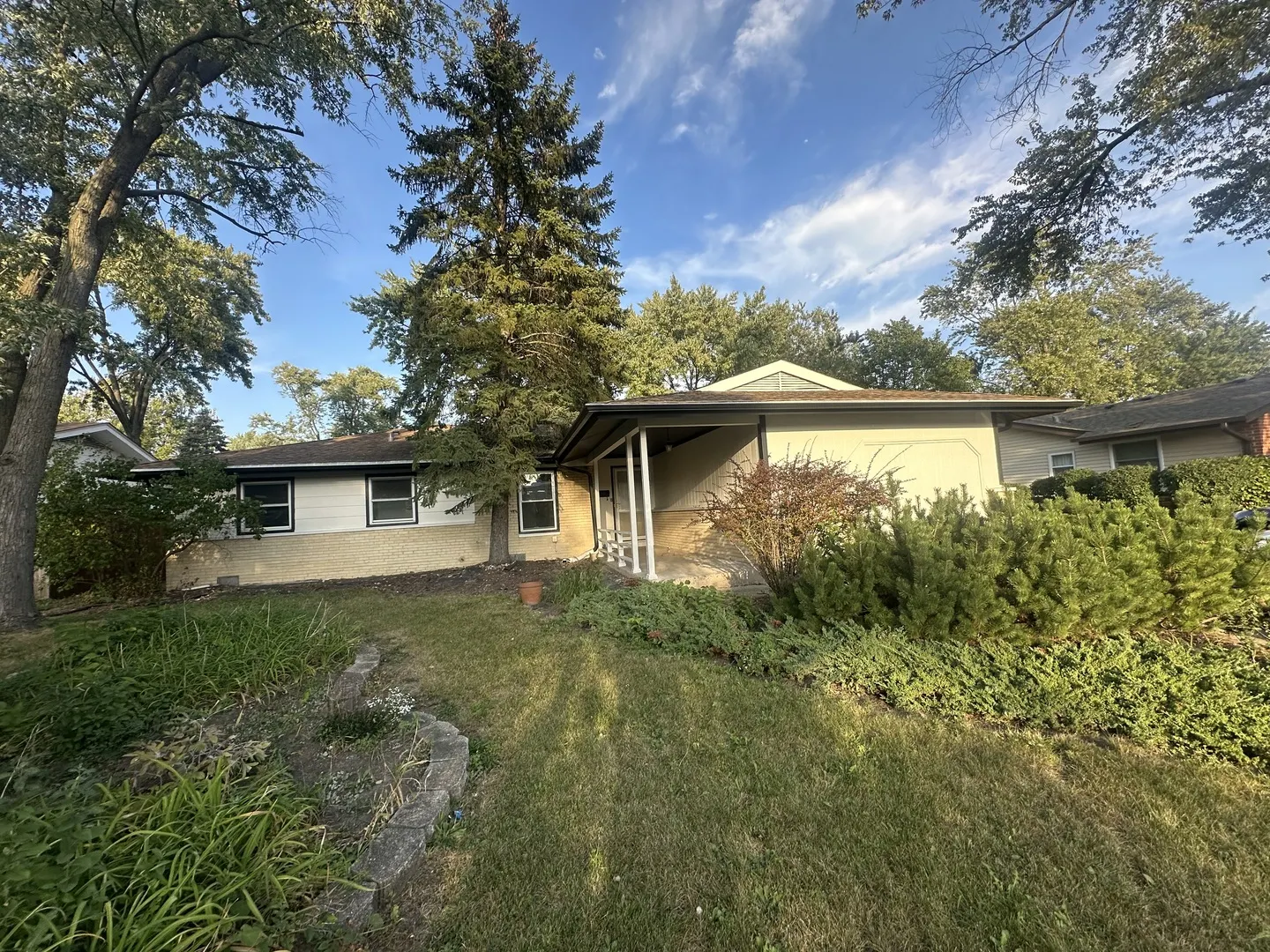 595 W Elk Grove Boulevard IL