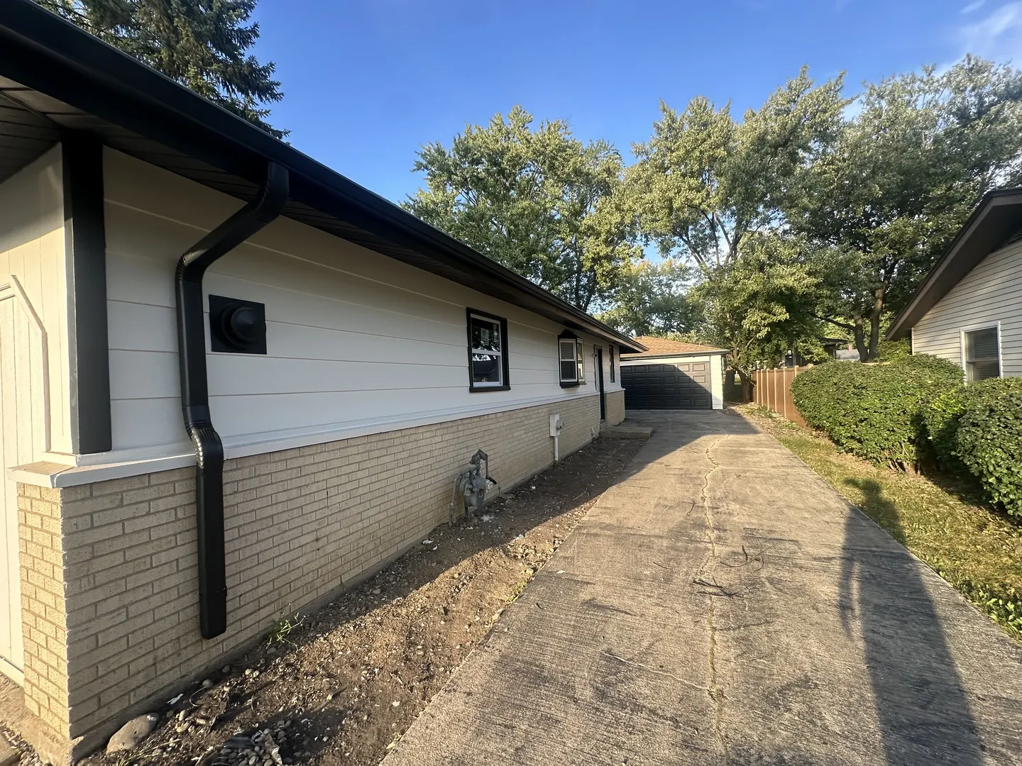 595 W Elk Grove Boulevard IL