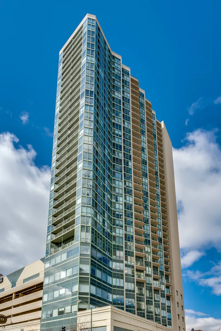 111 W MAPLE Street 2703 IL