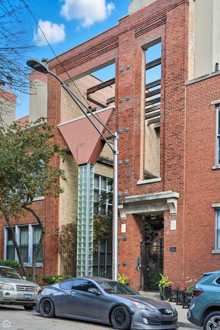 525 N Ada Street 43 IL