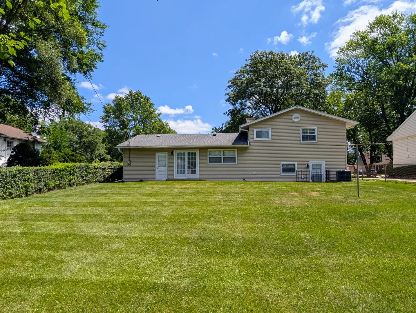 476 Raupp Boulevard IL