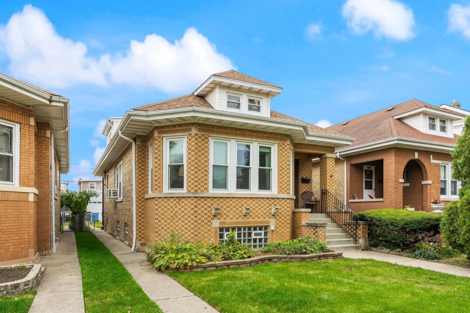 2735 N MANGO Avenue IL