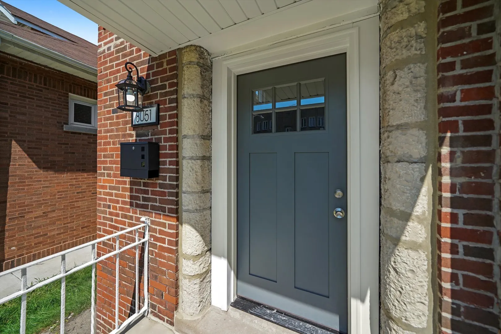 8051 S Paxton Avenue IL