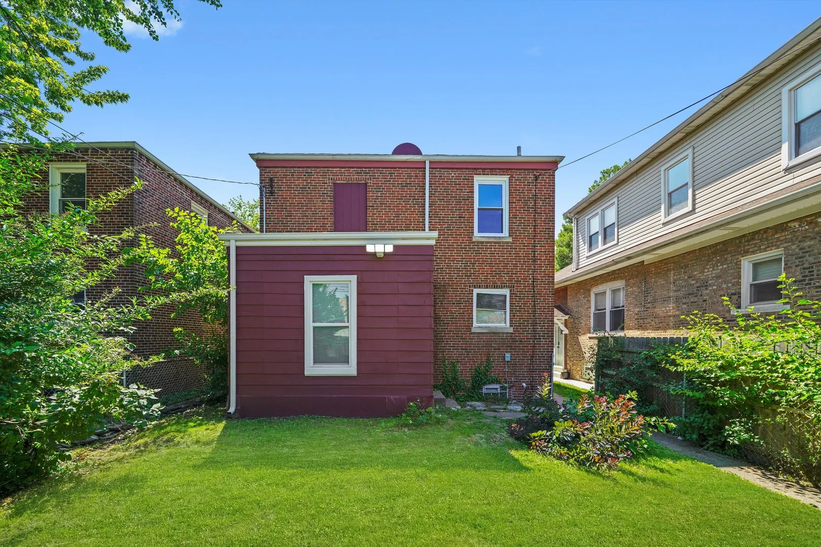 8051 S Paxton Avenue IL
