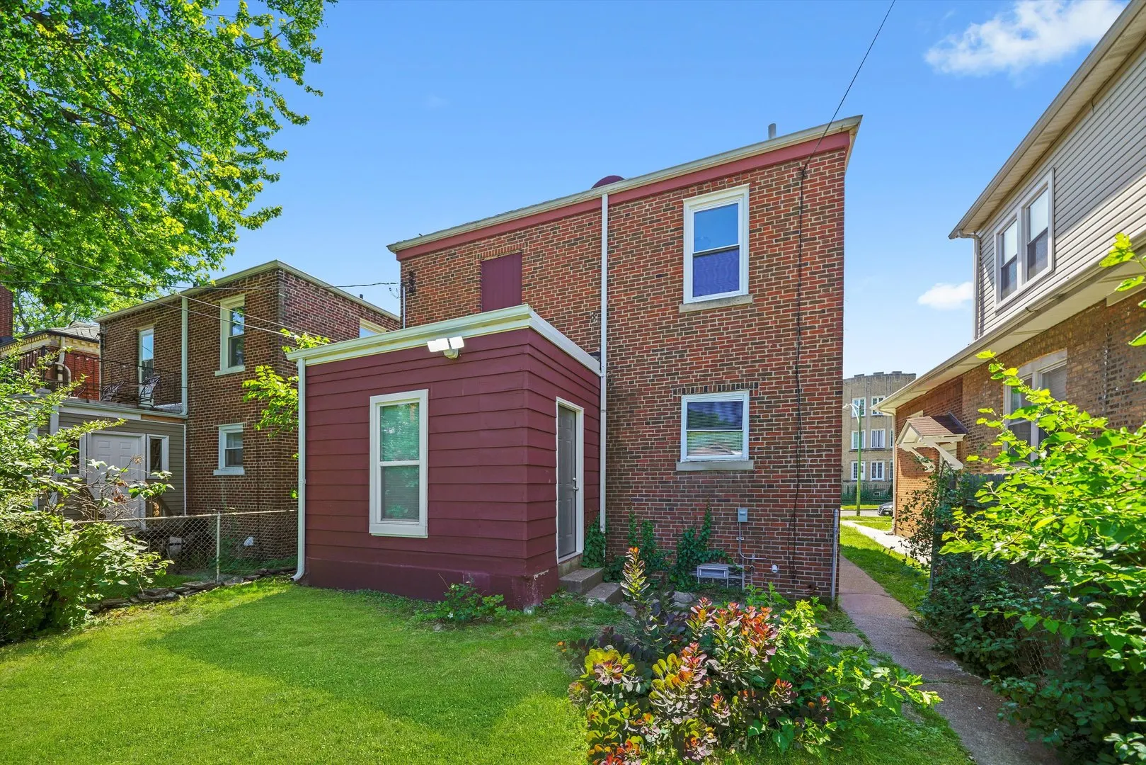 8051 S Paxton Avenue IL