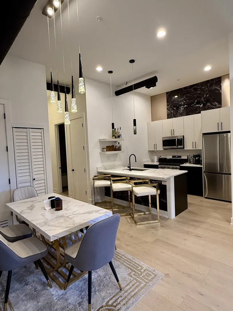 77 W Chestnut Street 3B IL