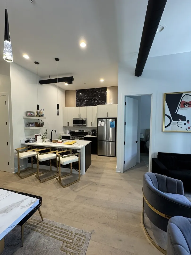 77 W Chestnut Street 3B IL