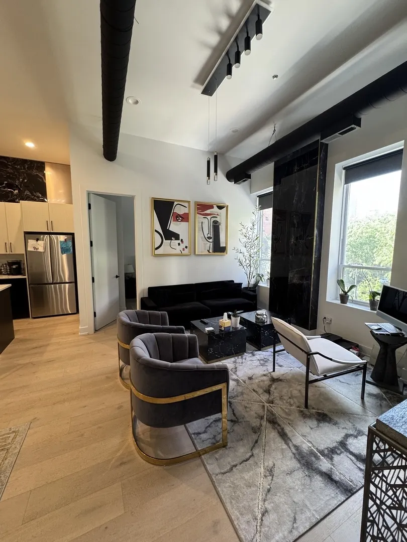 77 W Chestnut Street 3B IL