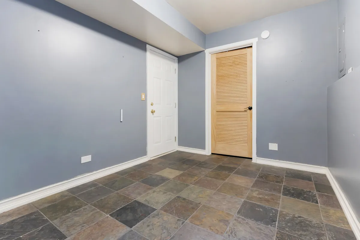 2260 Hudson Circle IL