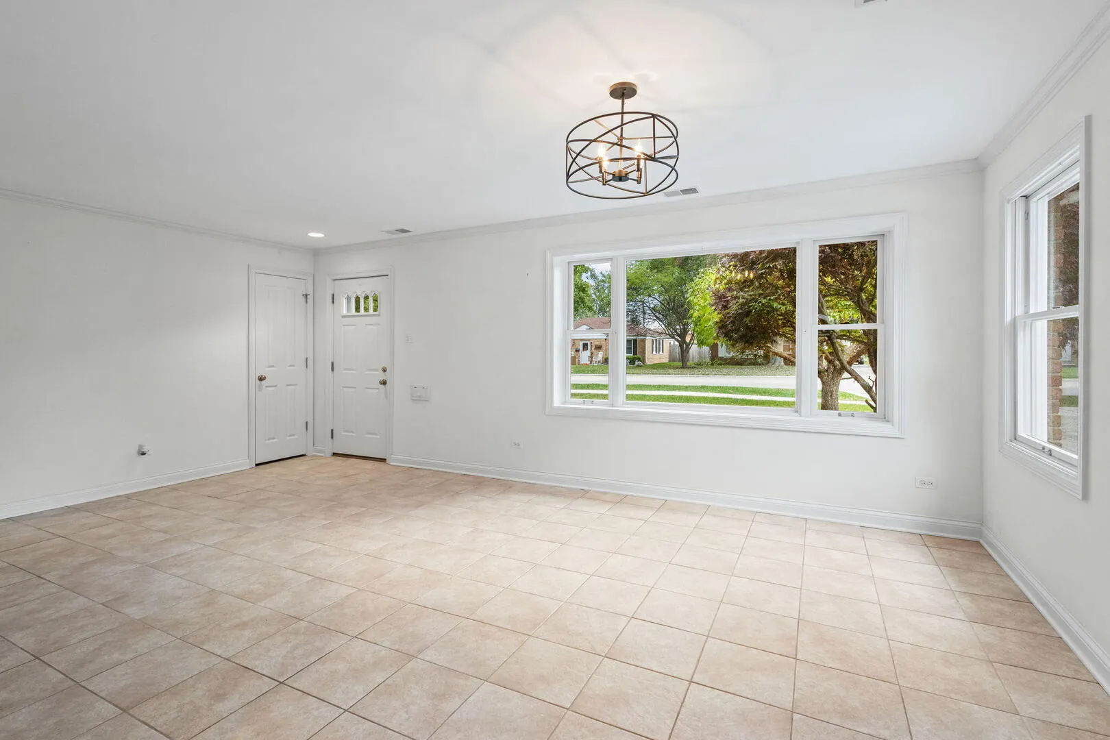 837 E Rockland Road IL
