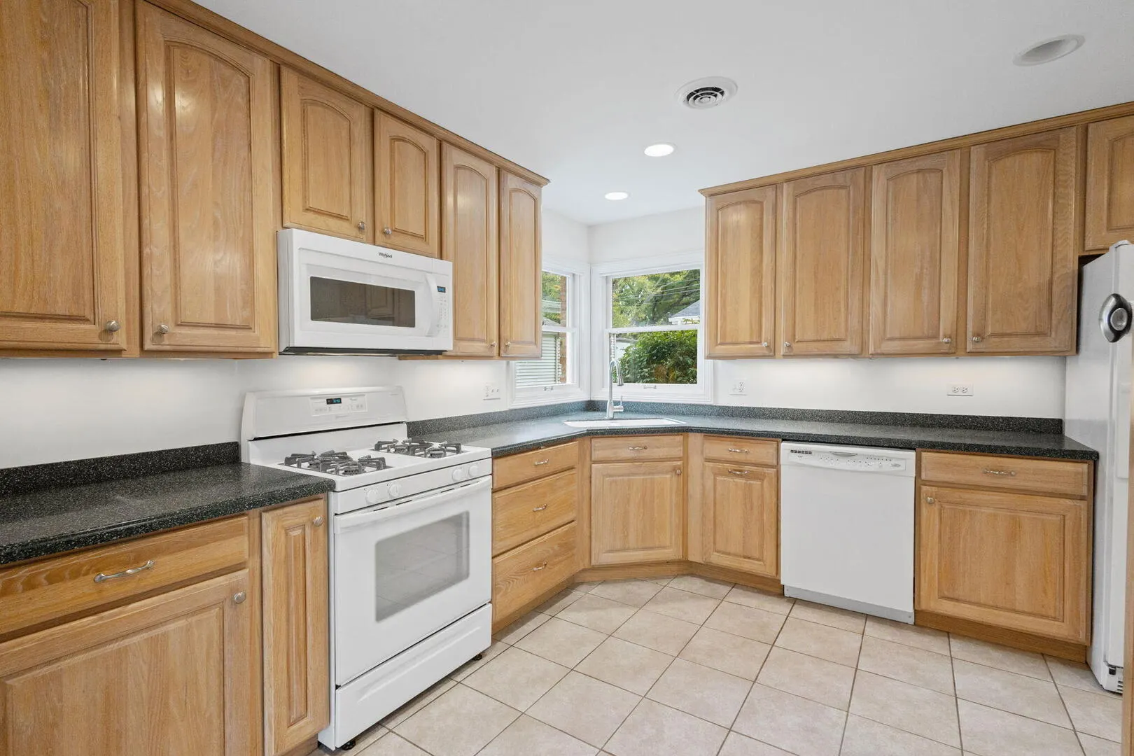 837 E Rockland Road IL