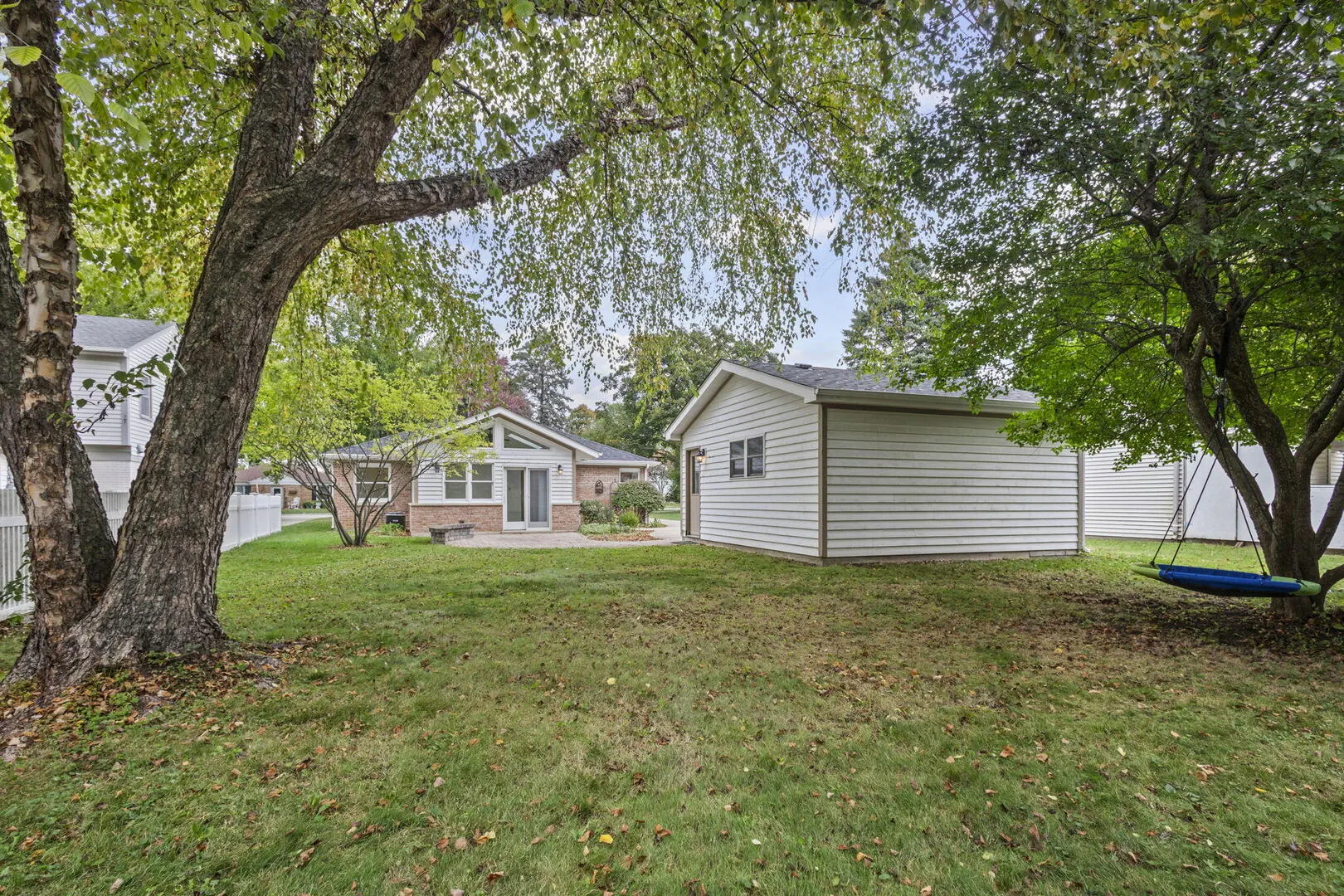 837 E Rockland Road IL