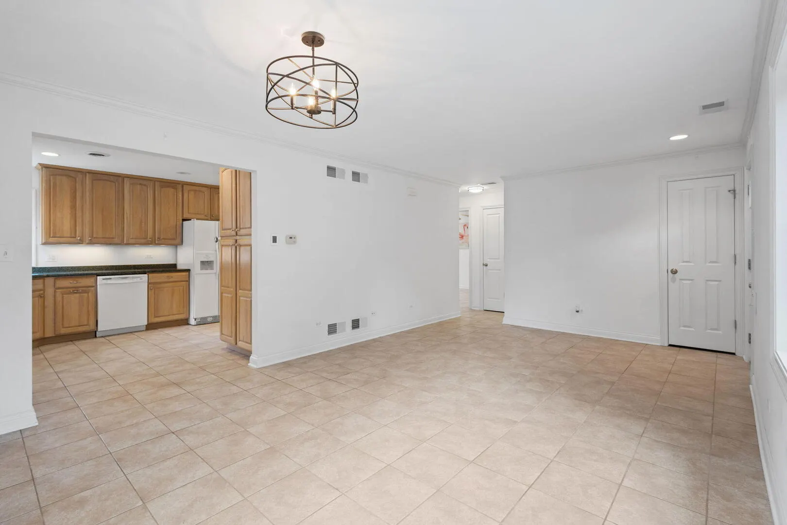 837 E Rockland Road IL