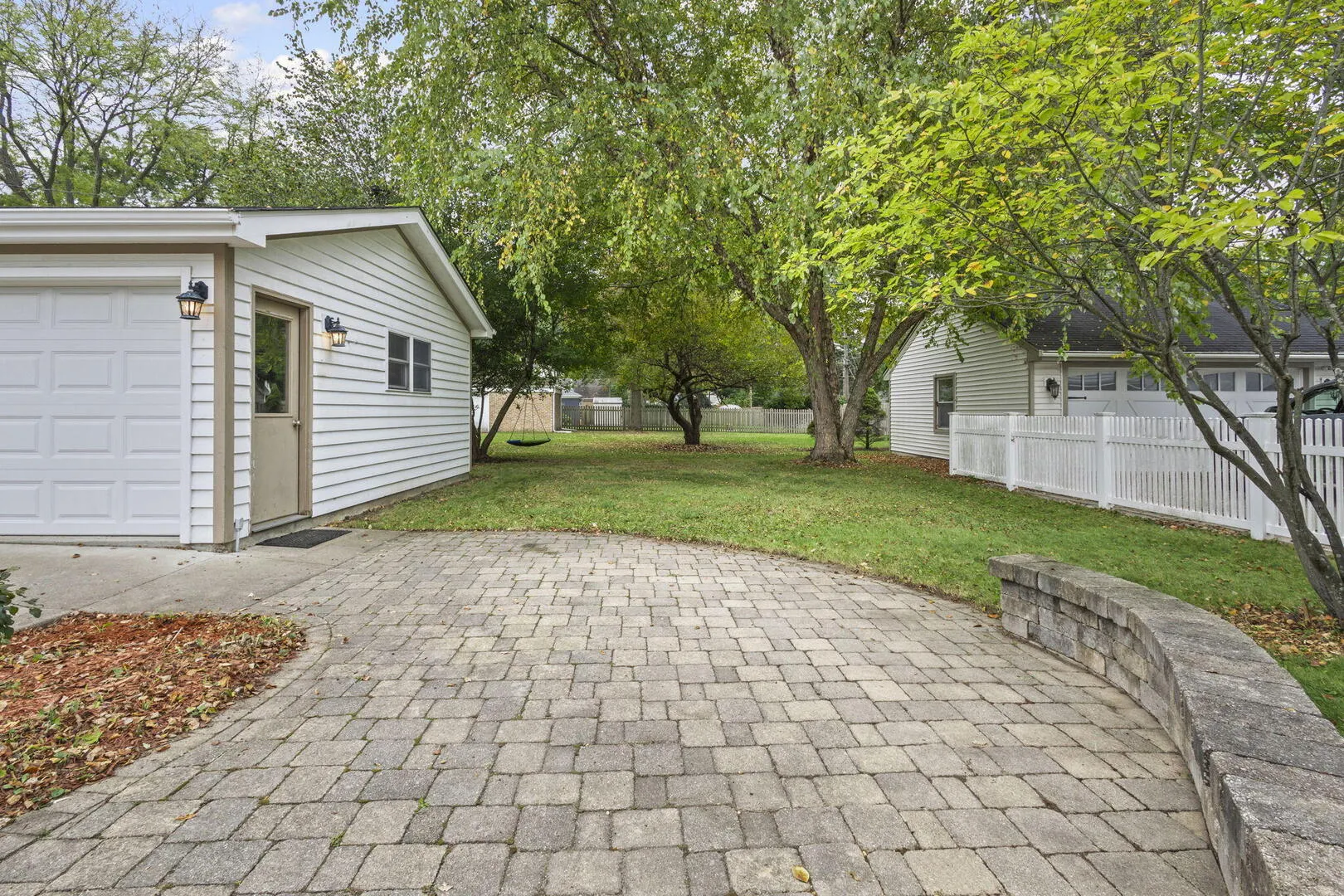 837 E Rockland Road IL