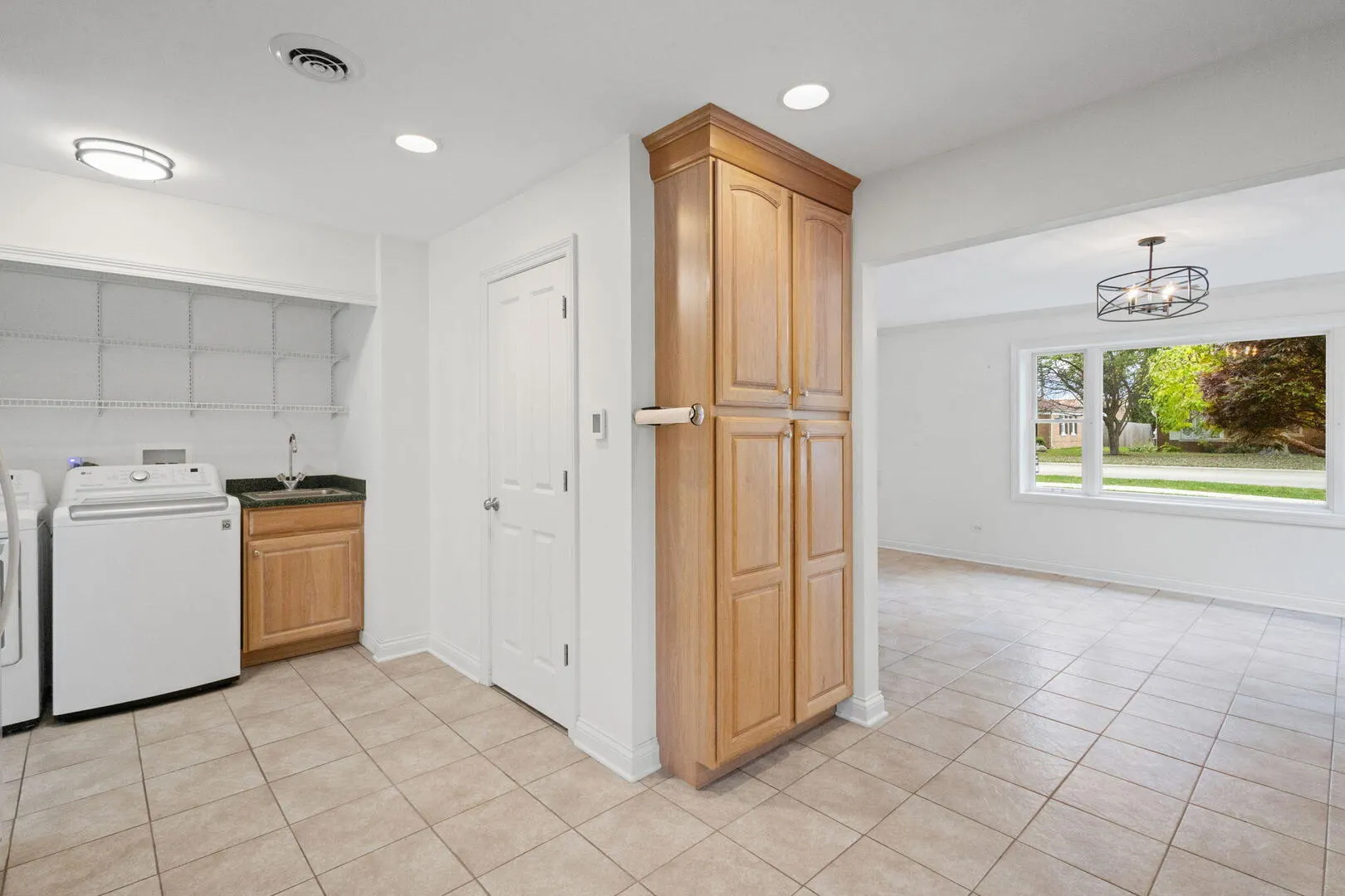837 E Rockland Road IL