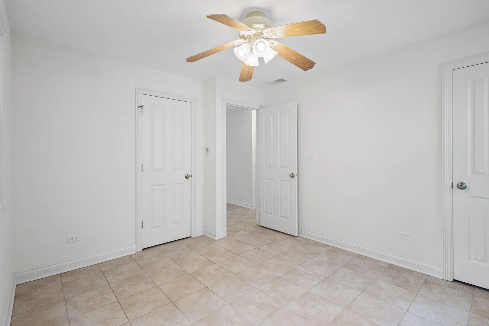 837 E Rockland Road IL