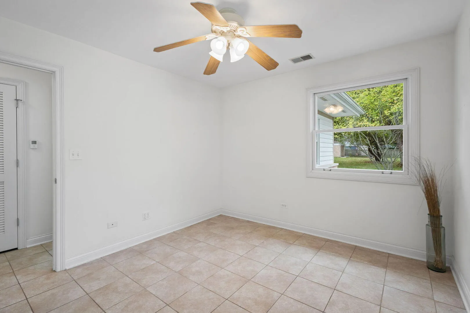837 E Rockland Road IL