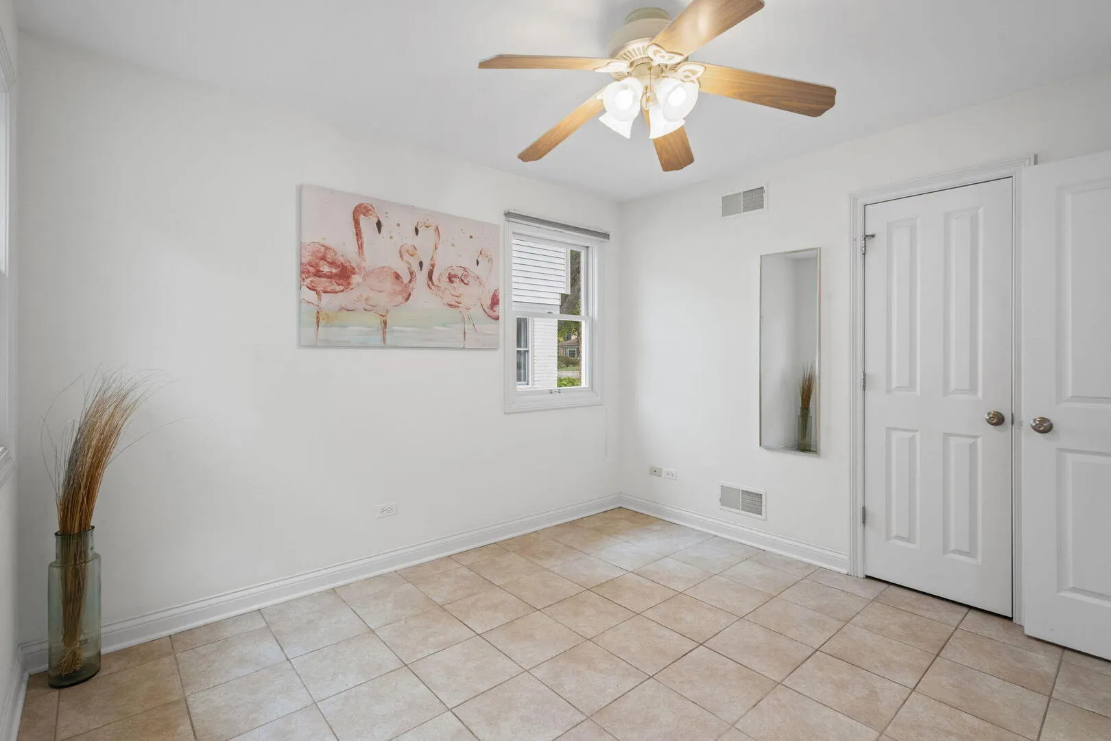 837 E Rockland Road IL