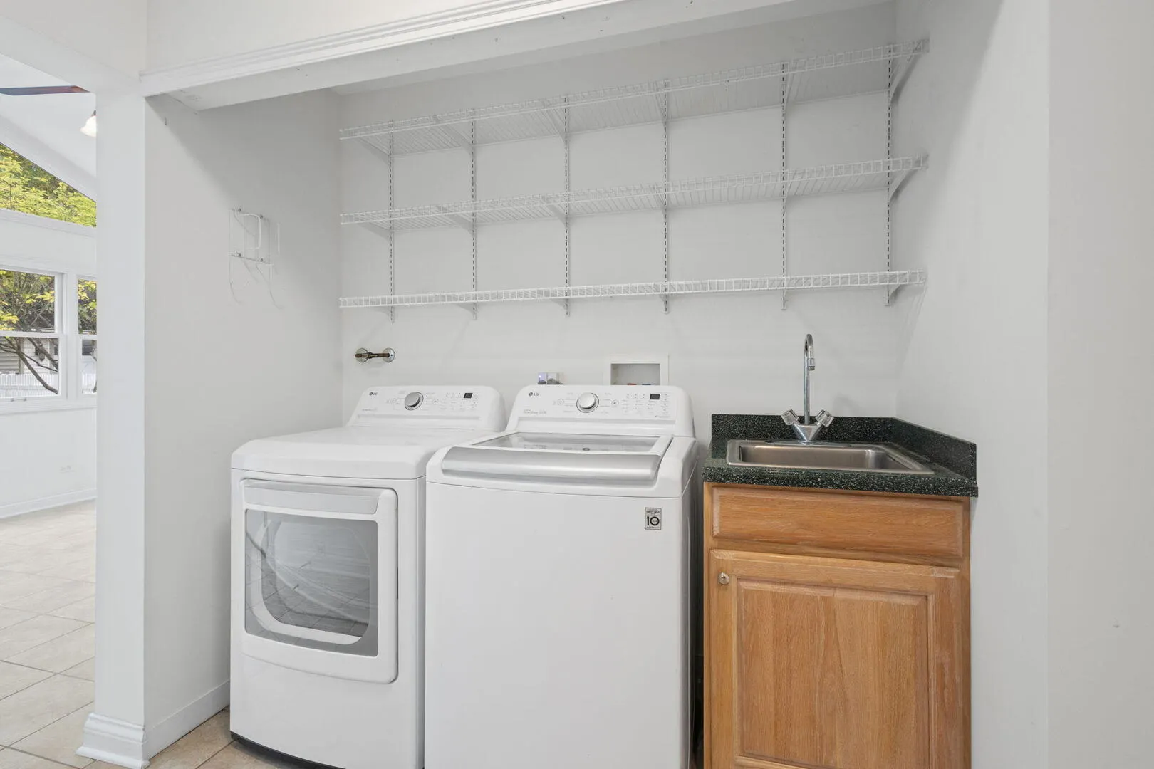 837 E Rockland Road IL