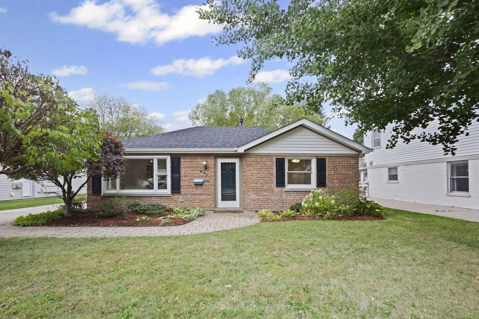837 E Rockland Road IL