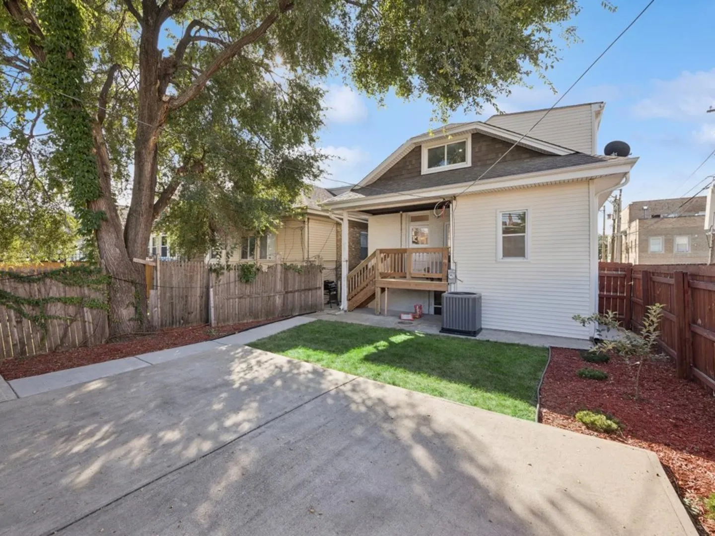 5542 W Byron Street IL