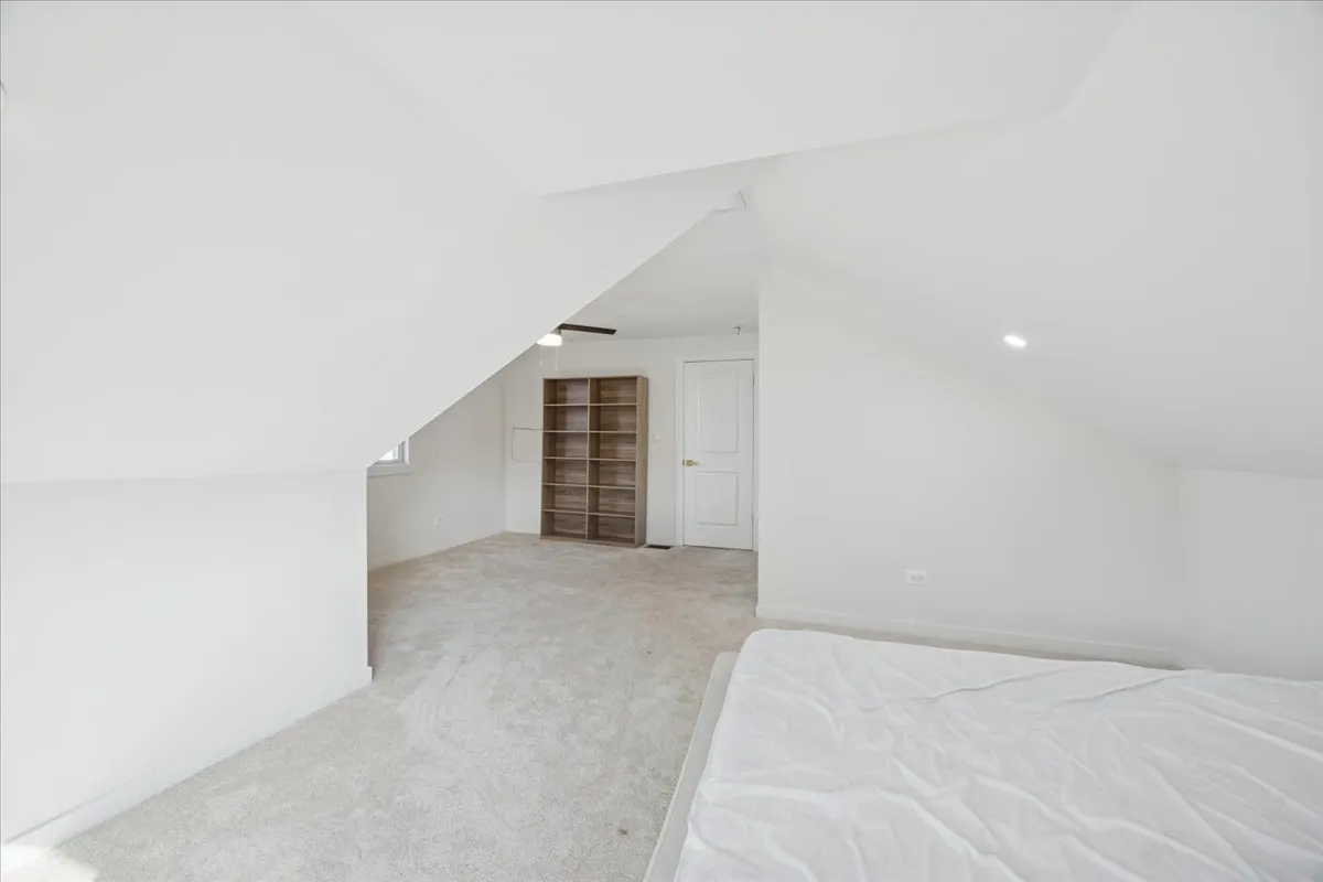 5542 W Byron Street IL