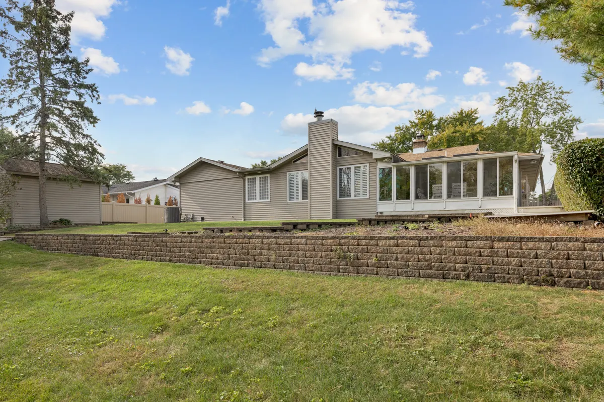 110 ESSEX Road IL