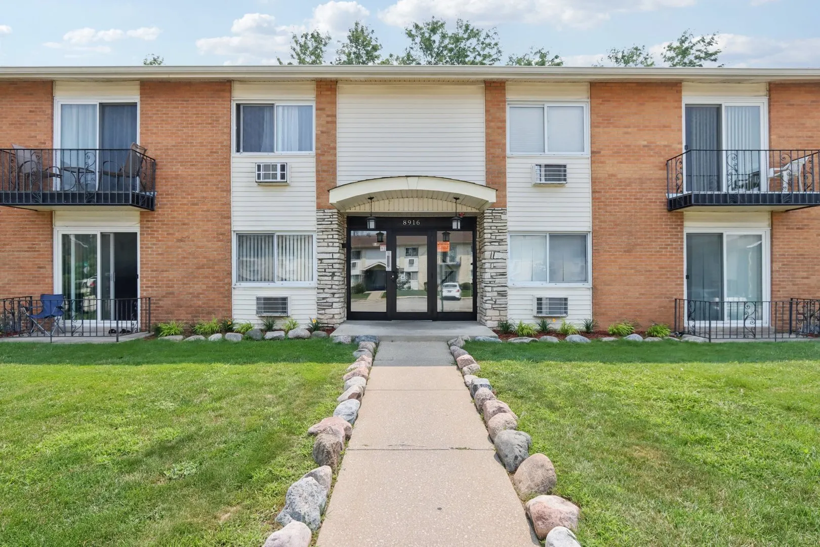 8916 Kenneth Drive 1E IL