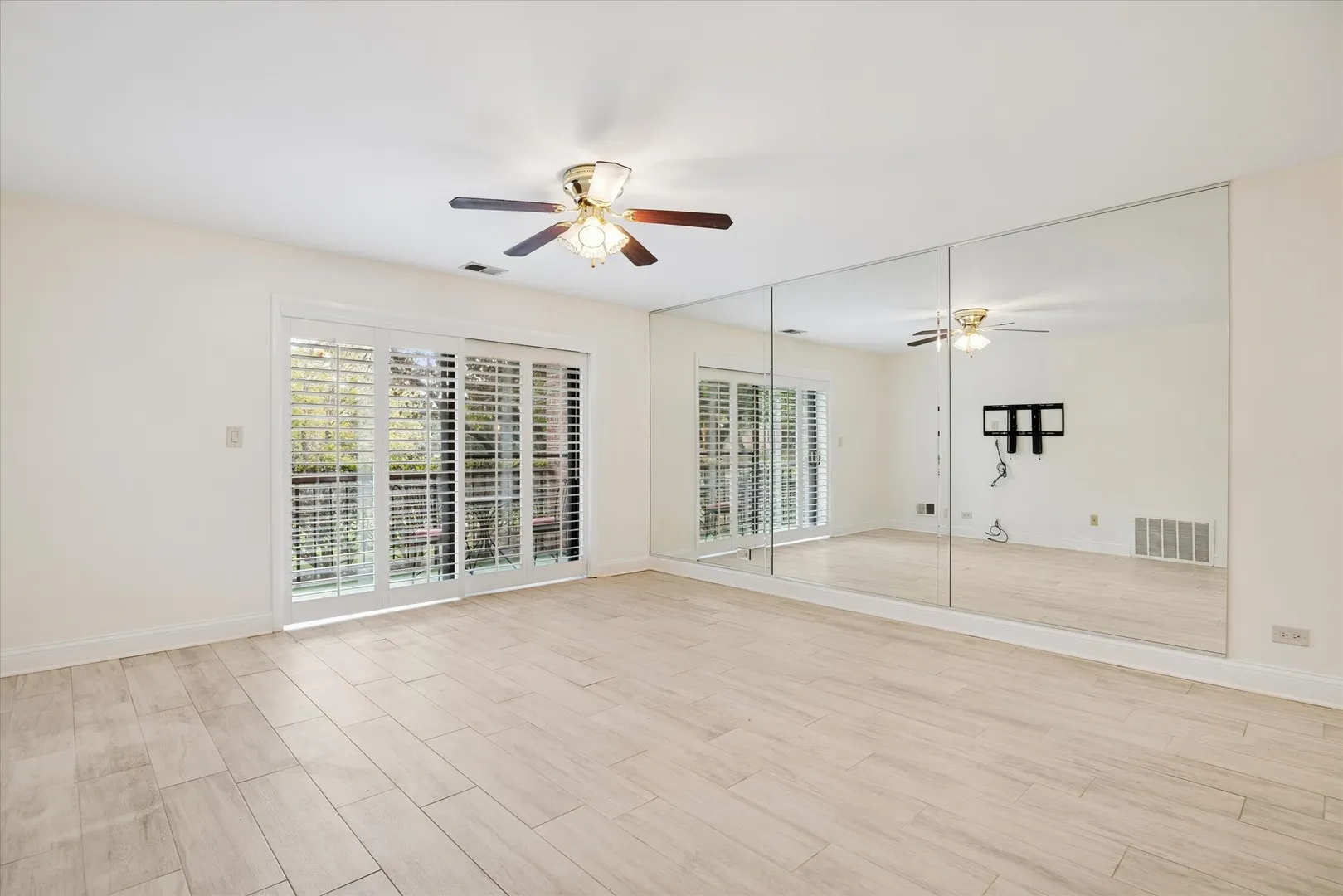 801 79TH Street 105 IL