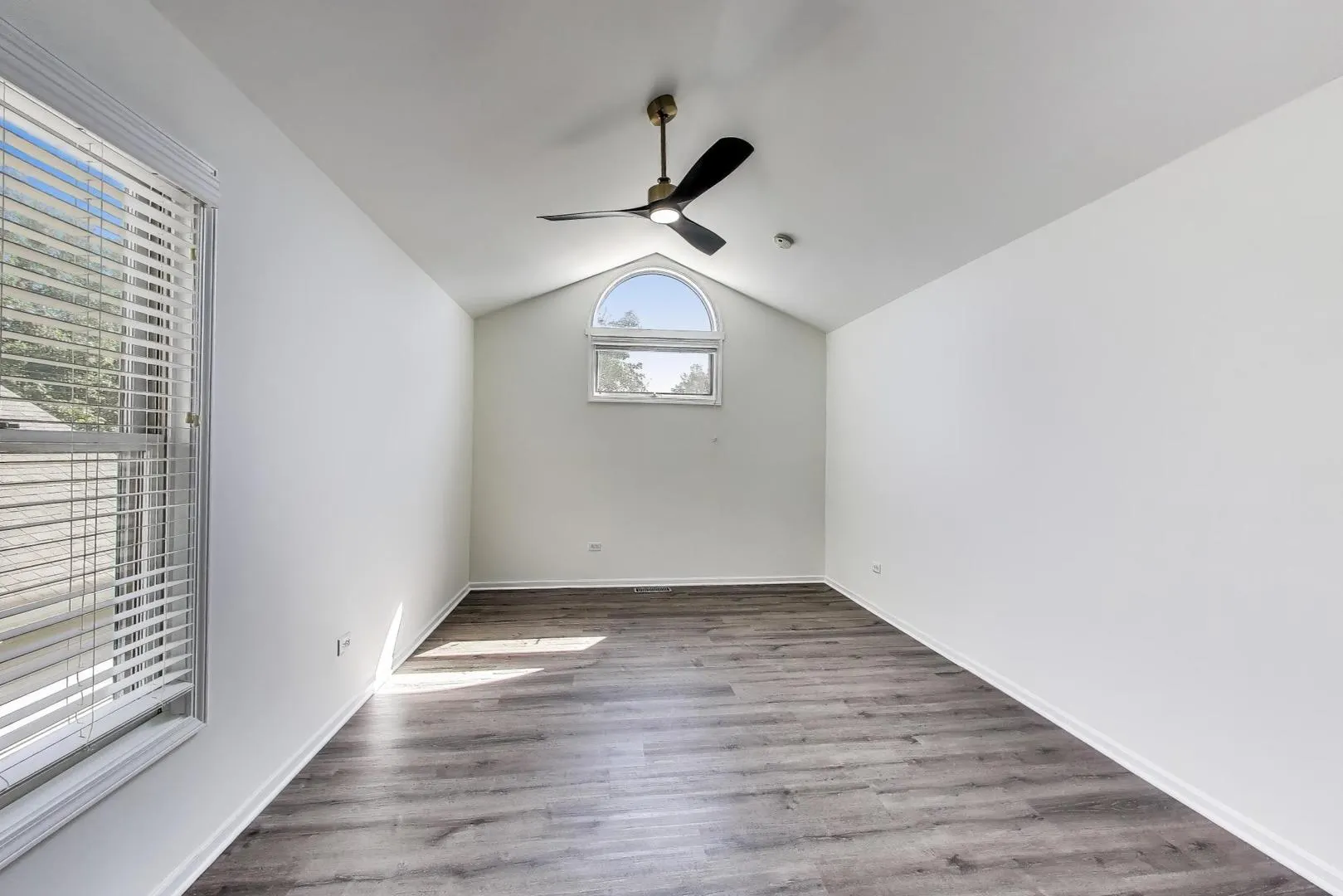 1912 N Coldspring Road IL