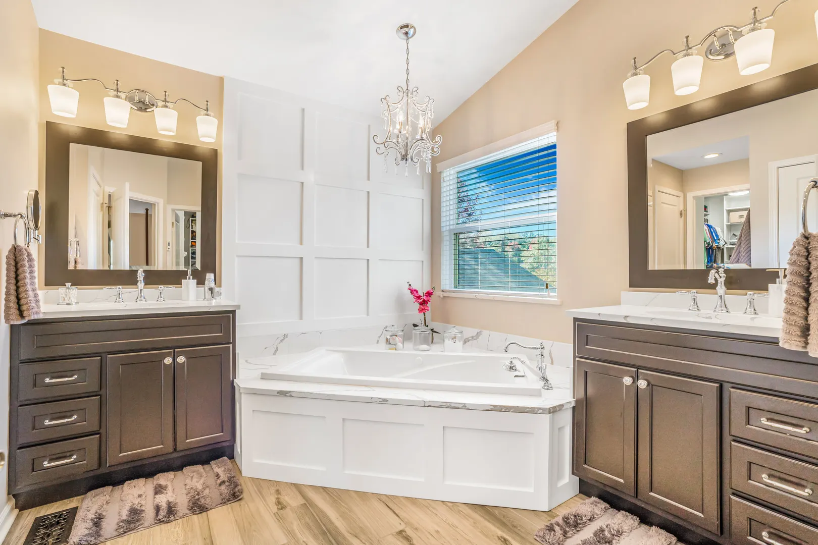 104 Cottonwood Drive IL