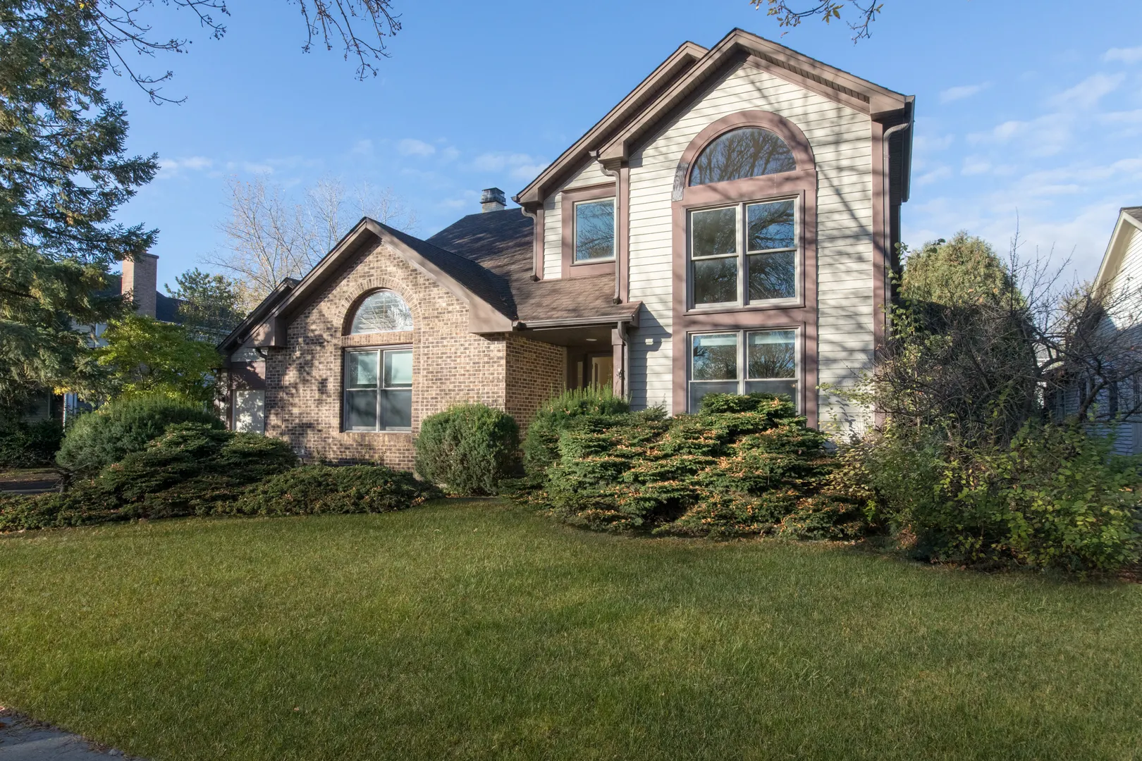 1956 N Lake Arlington Drive IL