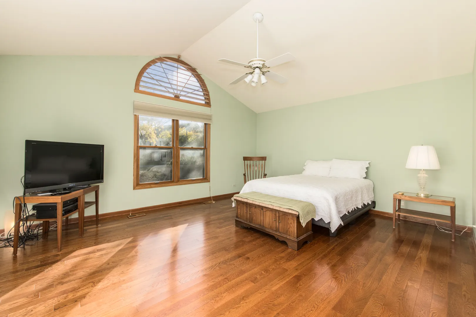 1956 N Lake Arlington Drive IL