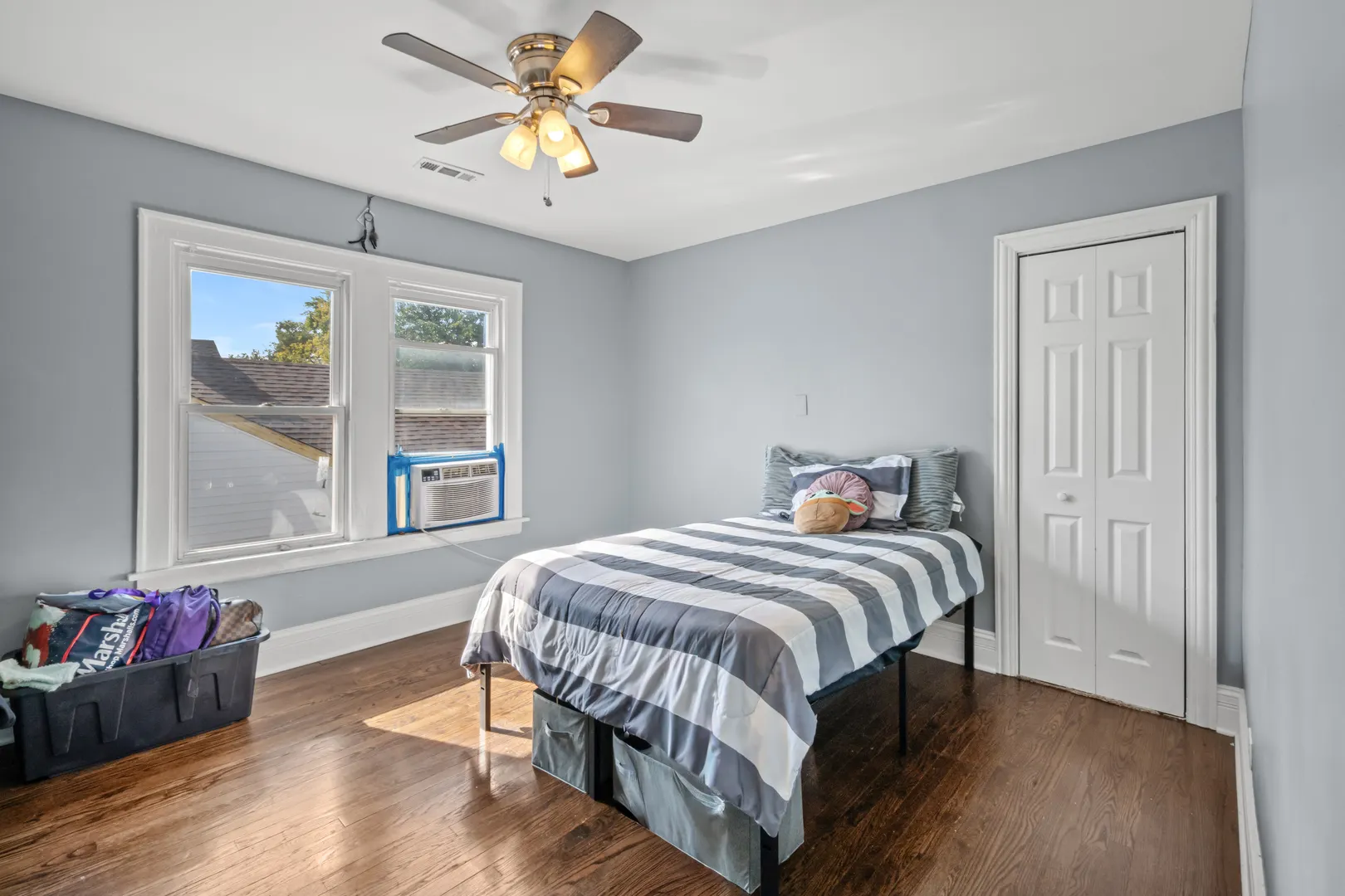 10044 S La Salle Street S IL