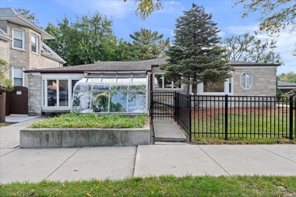 2256 W Birchwood Avenue IL
