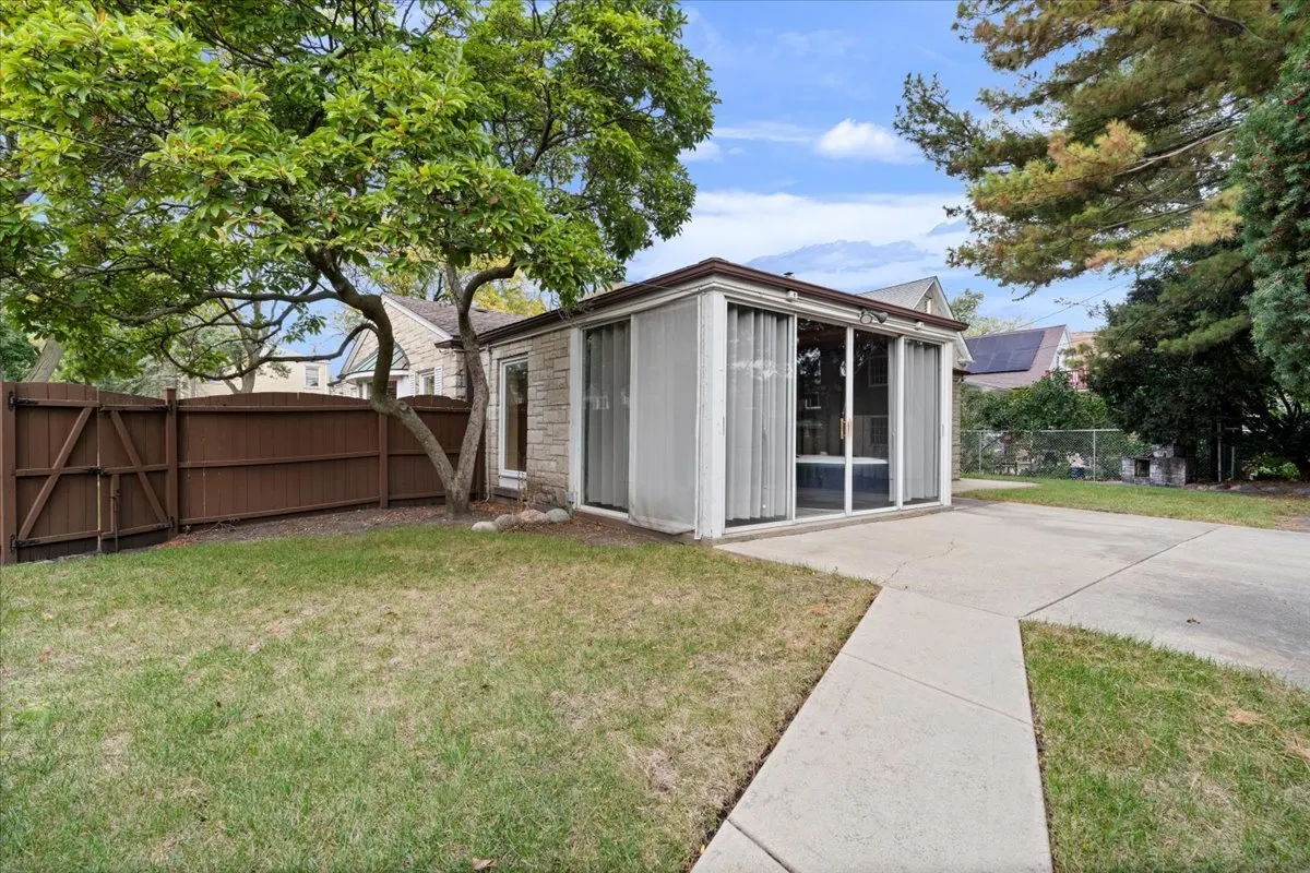 2256 W Birchwood Avenue IL