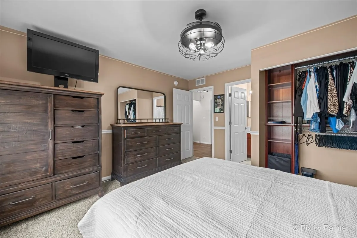 659 S Rosehall Lane IL