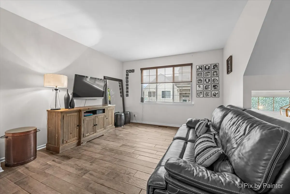 659 S Rosehall Lane IL