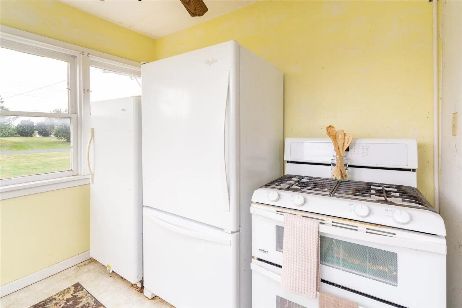 107 E Long Street IL