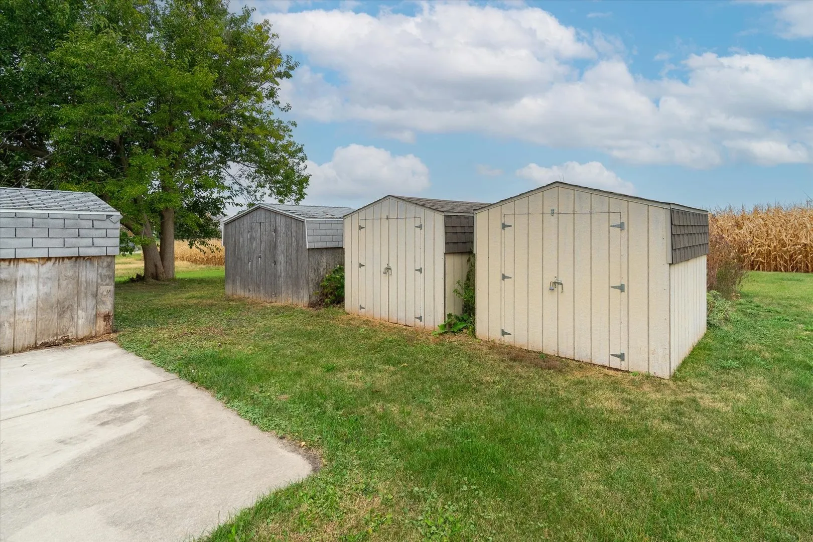 107 E Long Street IL