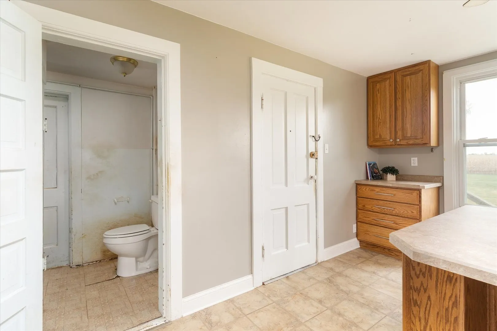 107 E Long Street IL