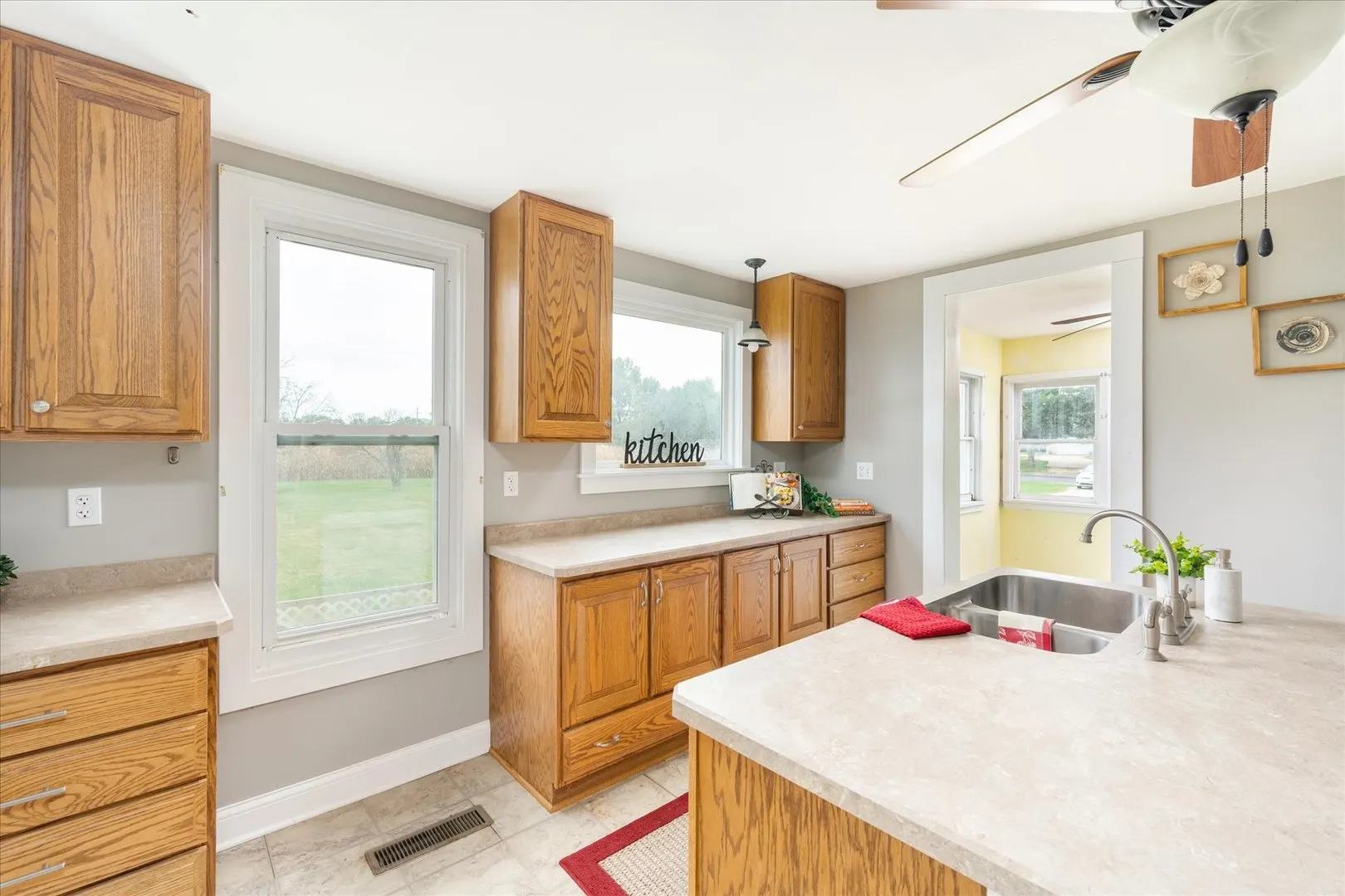 107 E Long Street IL